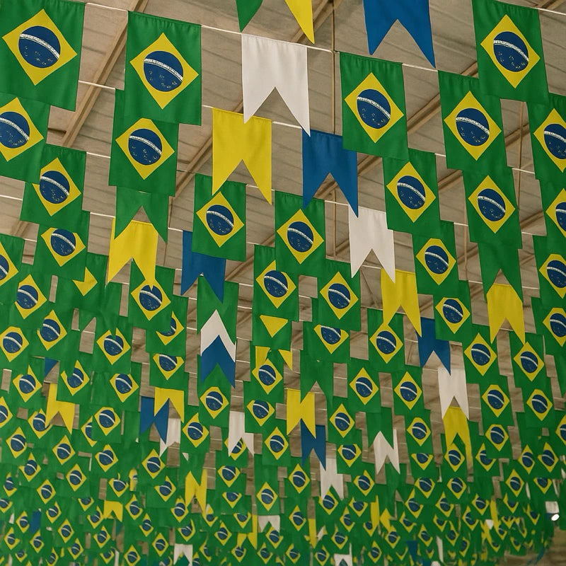 Kit 50 Bandeirinhas do Brasil | Decoração Copa do Mundo, Festas e Comemorações Patrióticas