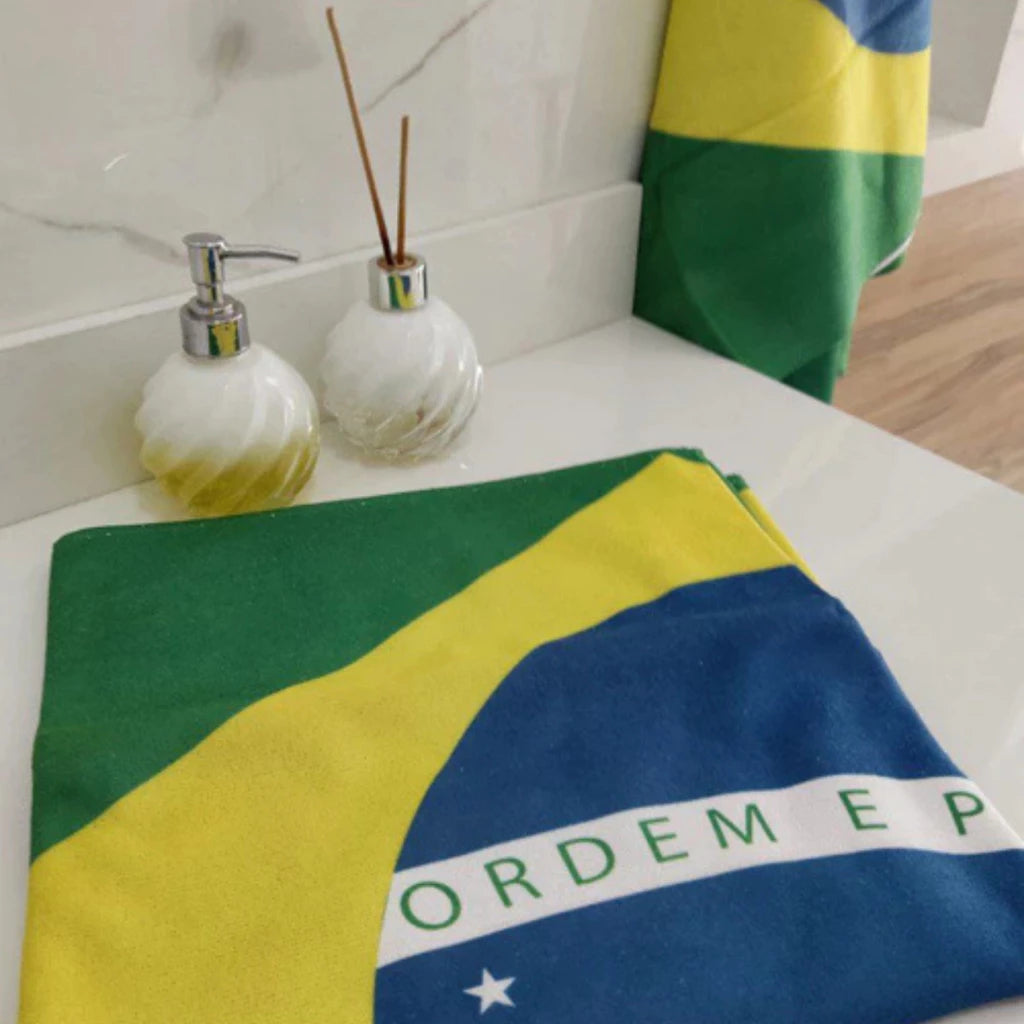 Toalha Bandeira do Brasil Premium | Conforto e Orgulho em Qualquer Lugar